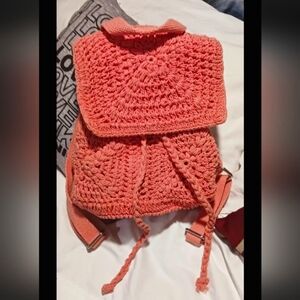 Coral knitted napsack purse
